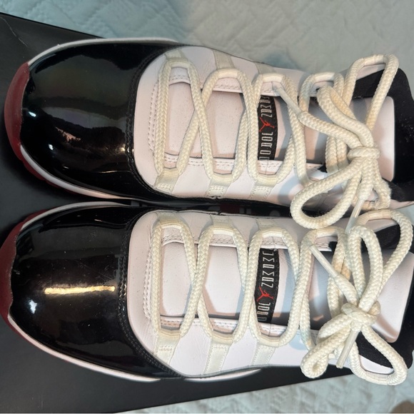 Jordan Air Jordan 11 Retro Low Red White Sneakers
Reverse bred - Picture 3 of 6